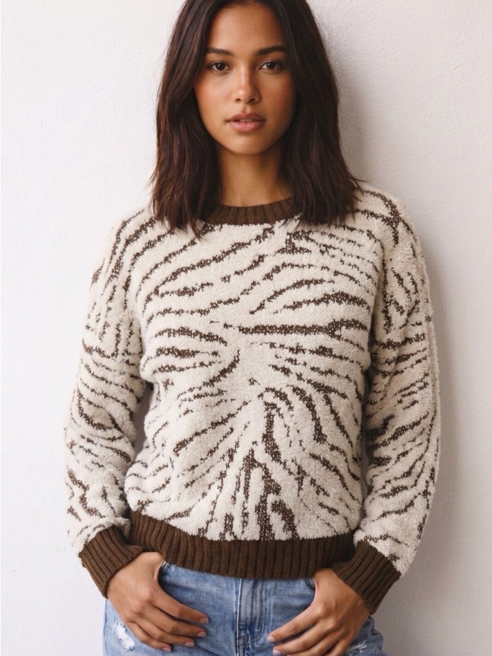 Source Unknown Cream and Brown Patterned Crewneck Sweater